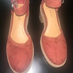 Classic Brown Heels with Suede Finish